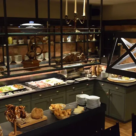 Roter Loewe فندق