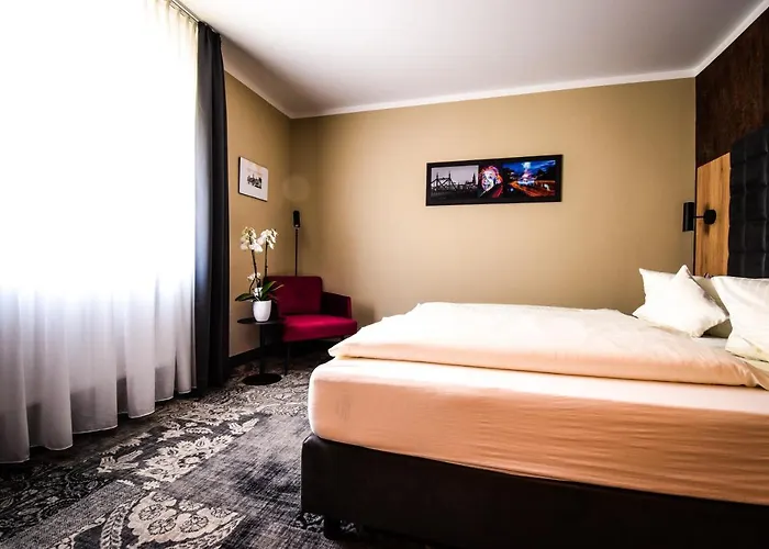 Akzent Roter Löwe 3*