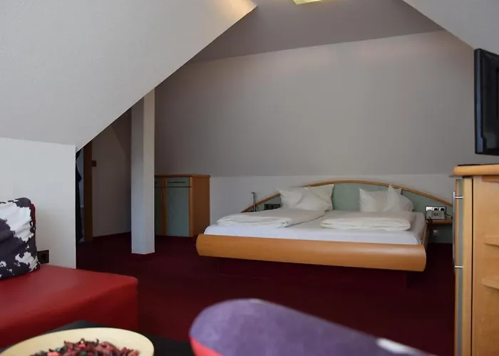 Akzent Roter Löwe 3*